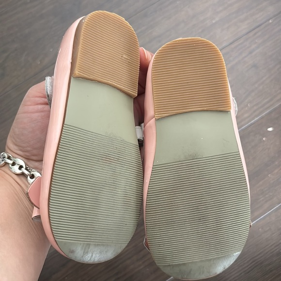 Flat pretty in pink shoes for toddler - Picture 4 of 4